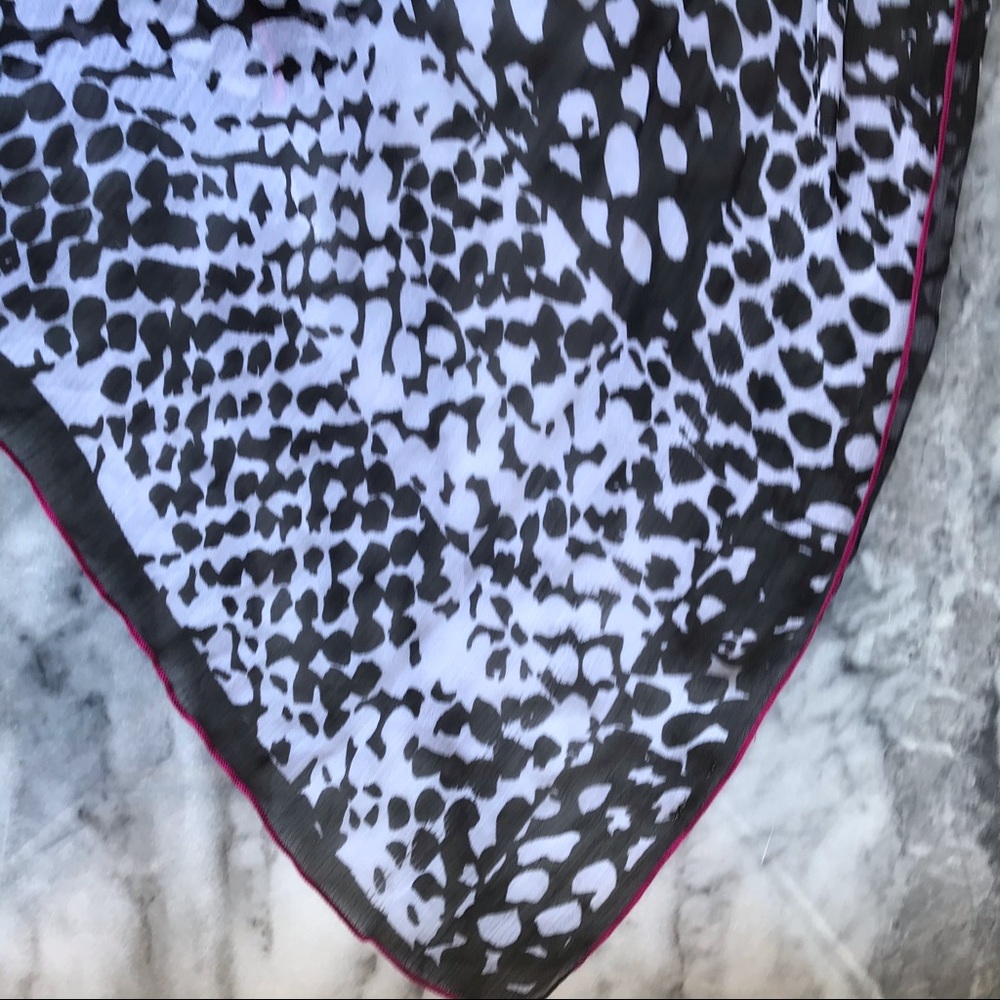 Black and white scarf with hot pink hem